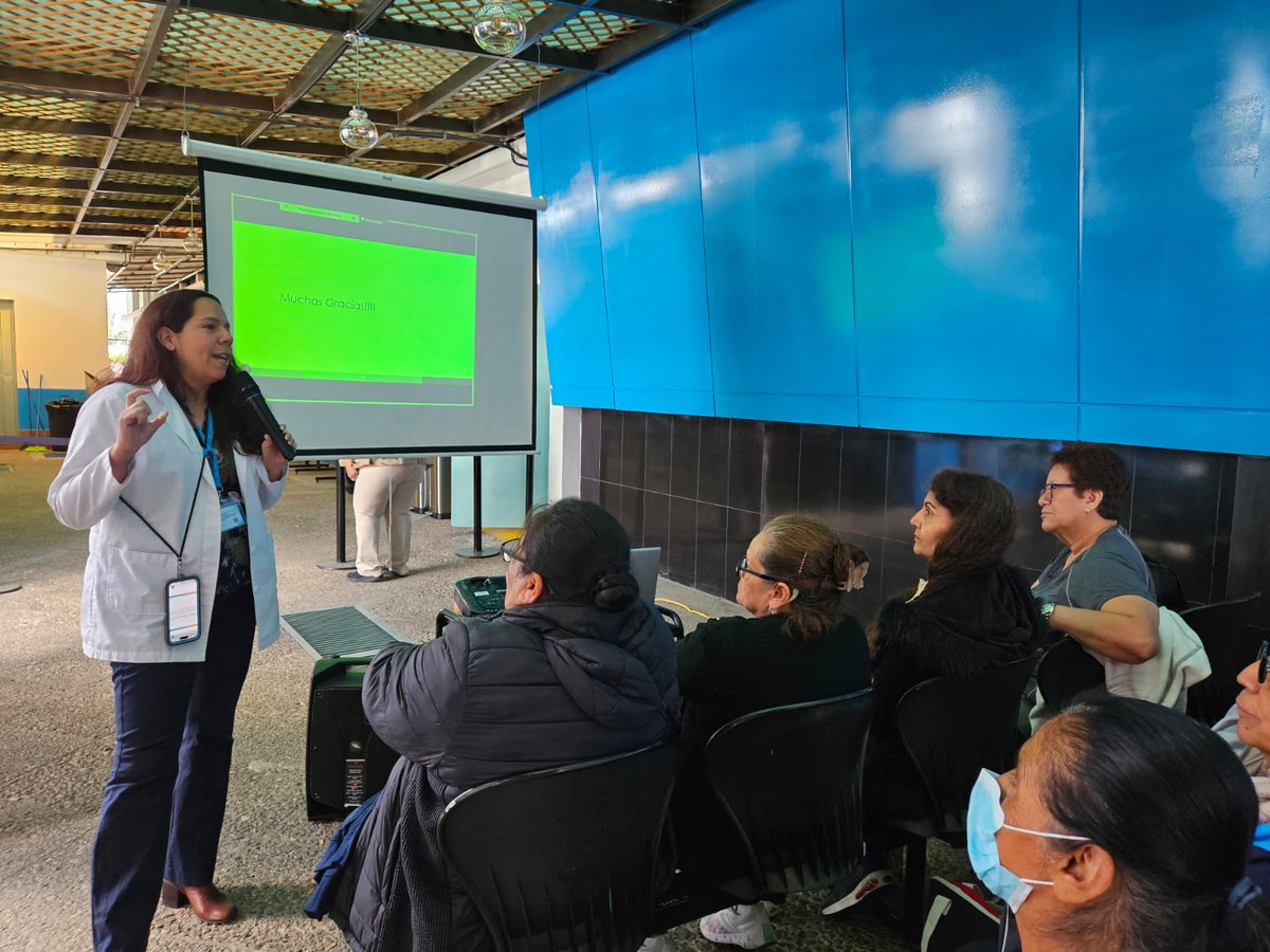 IGSS_gt's tweet image. 👩🏼‍🏫🍎 #Nutrición | CAMIP 3 Zunil del #IGSS impartió una charla nutricional dirigida a pacientes diabéticos e hipertensos, promoviendo una alimentación adecuada y hábitos saludables para prevenir complicaciones. 🥗🩺 #UnIGSSMásCercaDeTi