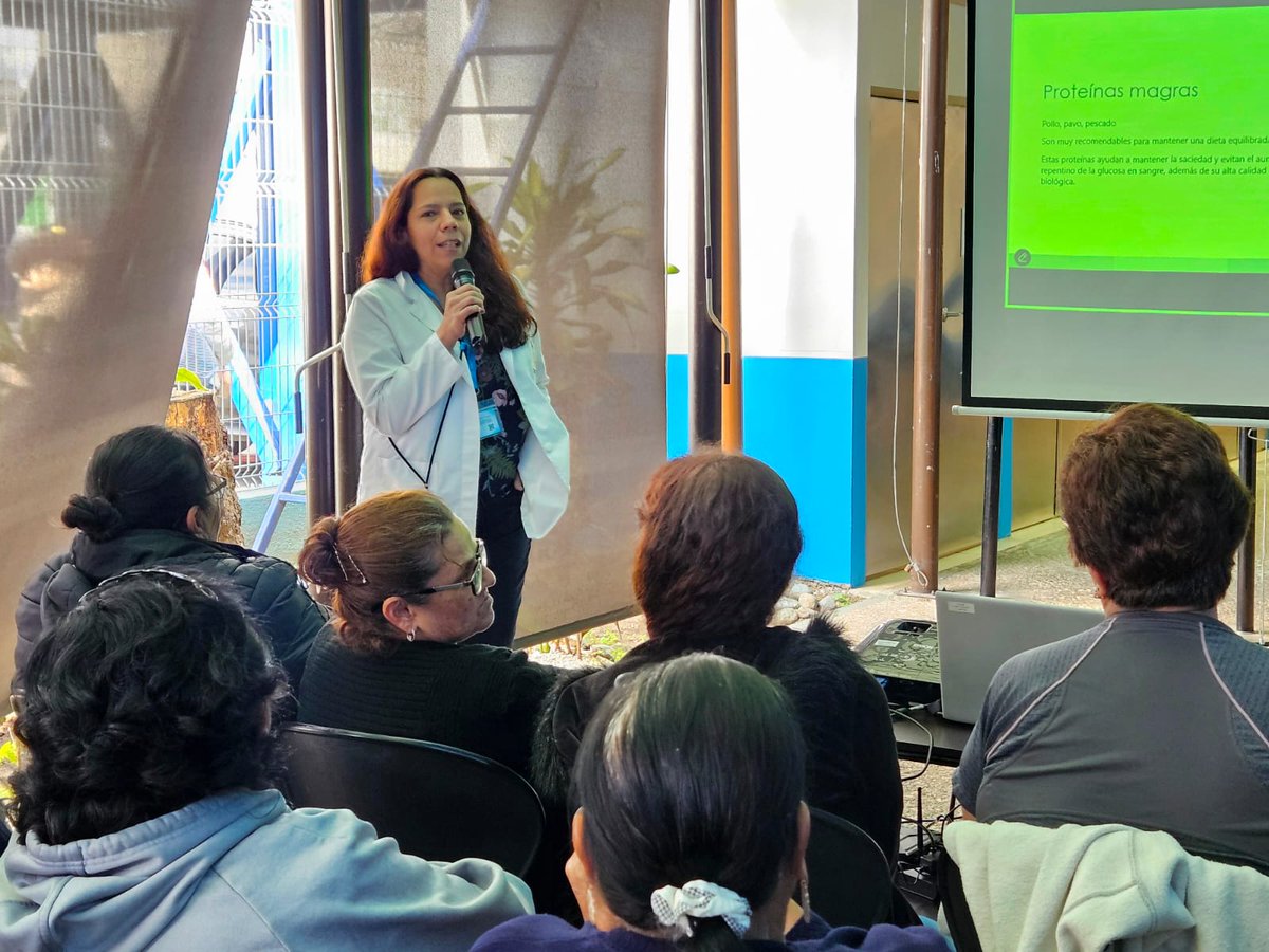 IGSS_gt's tweet image. 👩🏼‍🏫🍎 #Nutrición | CAMIP 3 Zunil del #IGSS impartió una charla nutricional dirigida a pacientes diabéticos e hipertensos, promoviendo una alimentación adecuada y hábitos saludables para prevenir complicaciones. 🥗🩺 #UnIGSSMásCercaDeTi