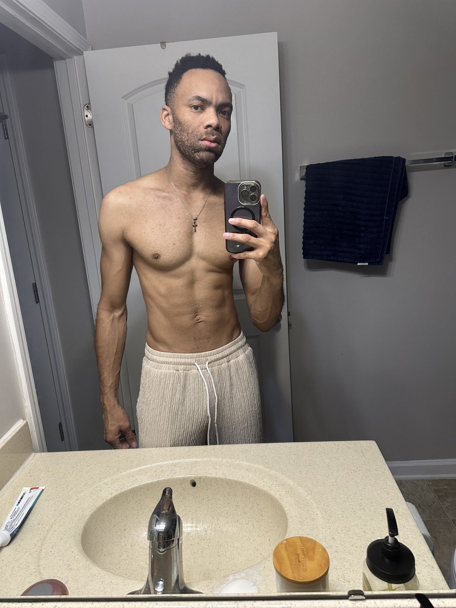 _TYmuzic's tweet photo. The time is now… Summer body loading #FitnessJourney https://t.co/m6m7HFjwJu