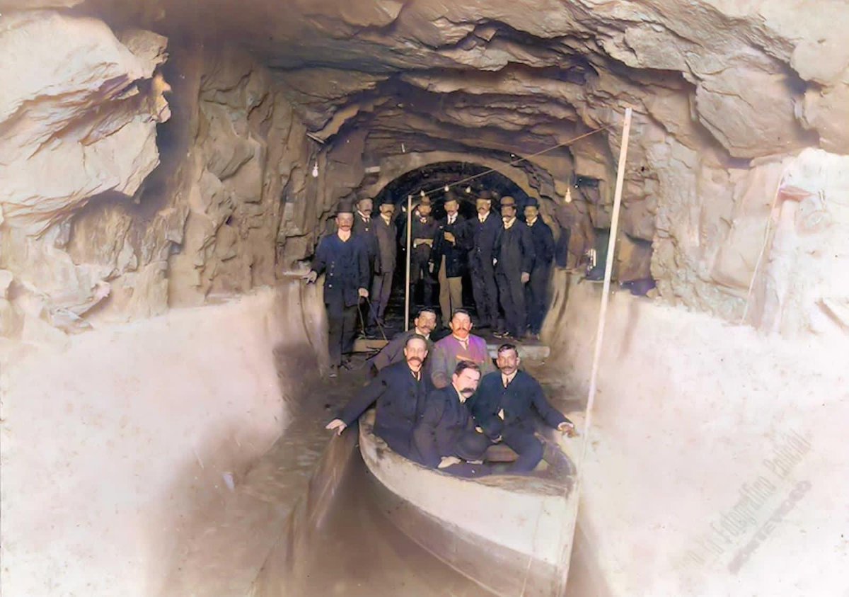 Saneamiento Mdeo.
Colector Arteaga...
Y ahora no podemos excavar para un metro.
Red Arteaga construida 2°mitad del siglo XIX

<a href="/Contraviento_uy/">Contraviento.uy</a>