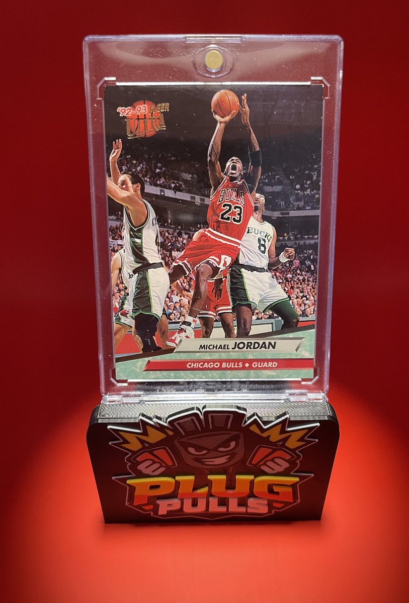 PlugPulls's tweet image. Some 🐐 to start your Friday. 

‘92 was a good year 🏆 

#thehobby #pulltheplug #goat #bulls #retro #nba