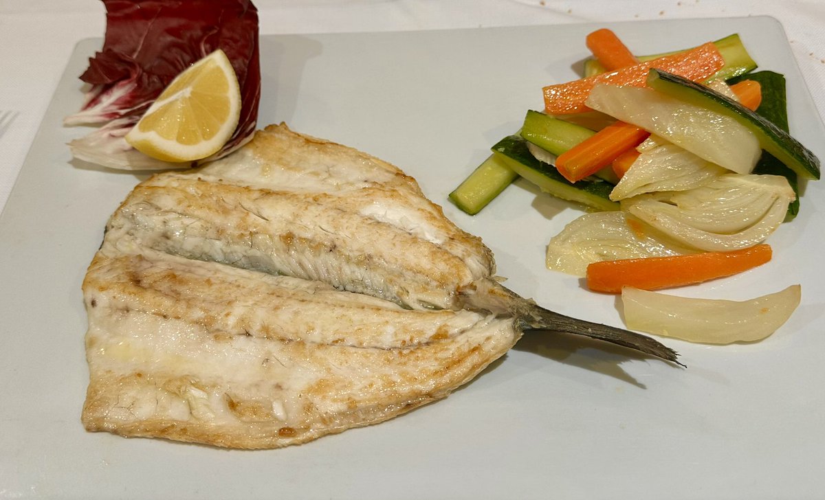 yetirhodanus's tweet photo. Oggi un piccolo salto oltre confine con un buon #NegroniSbagliato in D como #Domodossola 🇮🇹
💥Dopo una gita al ristorante „Plaza de Toros“ dové si mangia davvero bene e poi poi #cannoli 👌🏼 https://t.co/v3WISYhaLc
