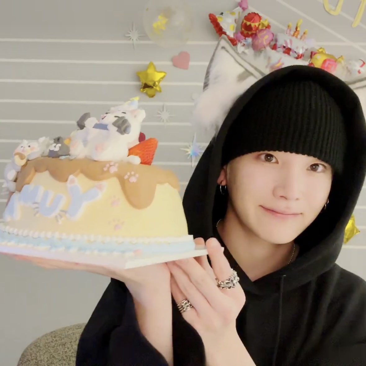 nklxtyuma's tweet photo. 유마 생일케익 자랑하는 거 졸귘ㅋㅋㅋㅋ어떡해 ㅠㅠ https://t.co/smIpaW2MW5