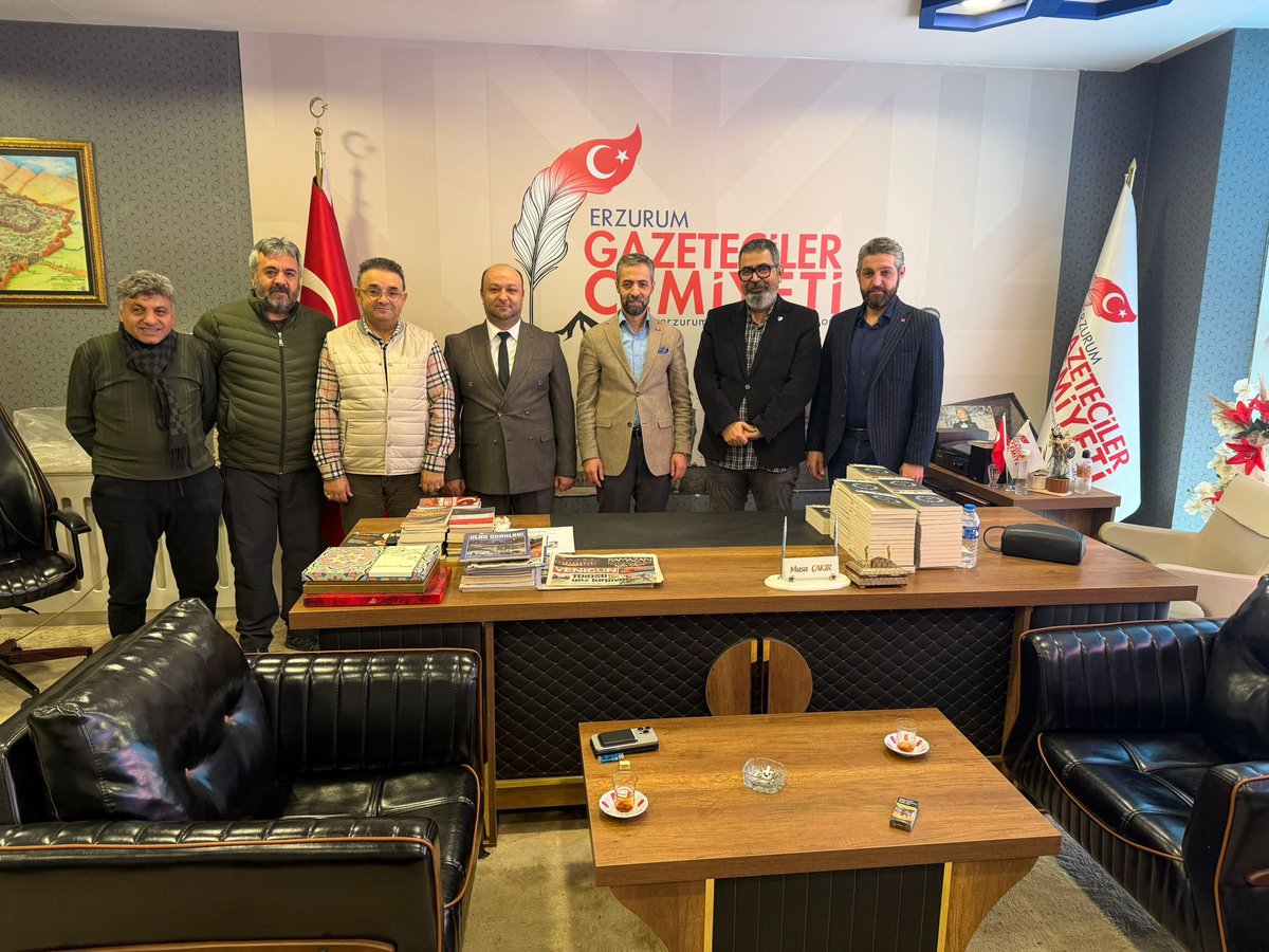 Basın İlan Kurumu Erzurum Bölge Müdürü Sayın Ali Aktaş, Erzurum Gazeteciler Cemiyeti Başkanımız Sayın Mehmet Musa Çakır ve yönetim kurulu üyelerimizi ziyaret etti. Nazik ziyaretleri ve verimli sohbetleri için kendilerine teşekkür ederiz.