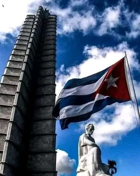 Quien no ame aunque sea un poco la belleza de nuestro país, quien no sienta orgullo de ese cielo tan único y maravilloso entonces no se considera de Cuba. #EducaciónYara #EducaciónGranma #Yara