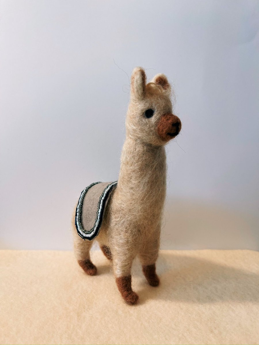 priskillya's tweet photo. I have been needle felting a llama for Keldon Johnson. I’ve never mailed fan mail to the @spurs before so wish me luck! I hope Keldon likes his llama! 

#gospursgo #porvida #keldon #ballislife https://t.co/XNEz2pDdQ6