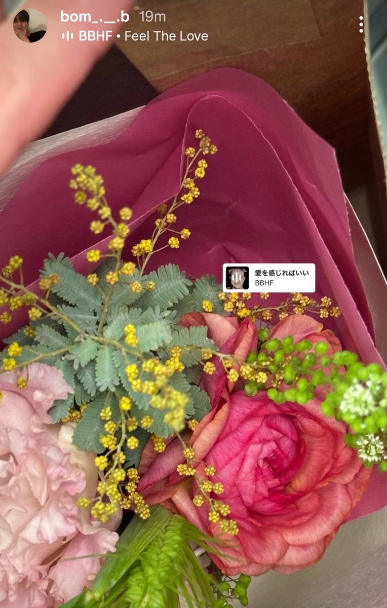 nameisjun's tweet image. Bye guysss. We WINNNN 😭😭😭 It's the same flower on huwei ig yesterday. Now Bomi upload it on his igs. Huwei give the flower to Bomi 🥹😭😭 For those who still doubting, I told you they in love ship 🥹💕 

#TheBoyfriendSeason2 #HuweiBomi