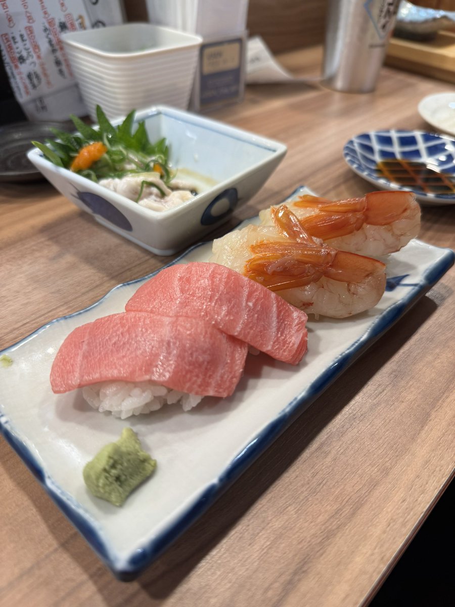 komegaski's tweet photo. 【大阪 北新地】寿司屋のだ
大阪駅前第3ビル地下2階にあるお寿司屋さんは、19時までのハッピーアワーでハイボール90円、サワーは190円で飲めちゃって、職人さんが握るお寿司もリーズナブルだから、サクッと0次会にもぴったりなお店でした。 https://t.co/yLH4h3wZYh