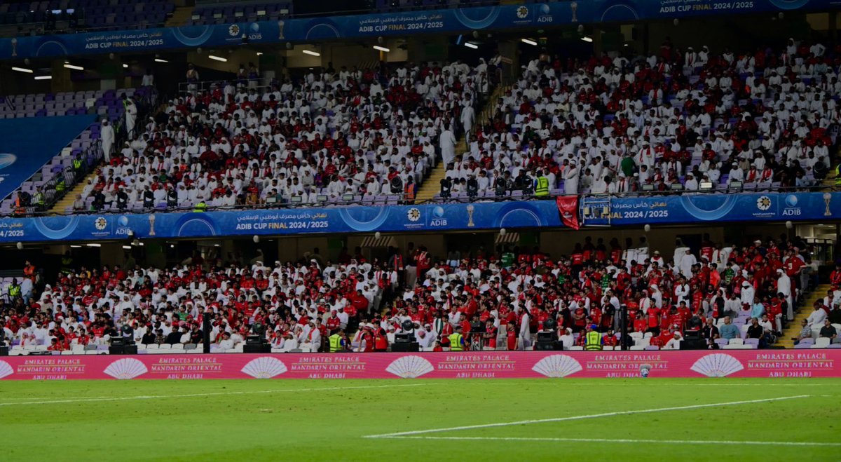 أسعار التذاكر مرتفعه جدًا
المصلحة او الجمهور ؟

ولا النظام خصمك " فريق مدجج بالنجوم العالمين "
نرفع أسعار التذاكر , وفي الدوري free اهم شي الجمهور

و بخصوص التشجيع ؟ الو : هات لنا اربع باصات .

الاهم المدرج و جمهور الاهلي يالربع شو فيكم🤣