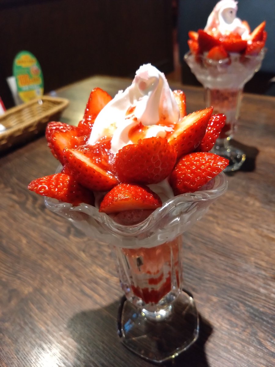 m72ki_'s tweet photo. びくドンのいちごパフェ美味かったぁぁぁ🤤🤤🤤 https://t.co/K6gtl1IMbF