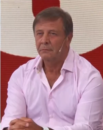 El rostro de un tipo que fue sindicalista representando a sus compañeros de laburo, y que por mucho dinero está apoyando una reforma laboral que destruye el salario y los derechos de esos compañeros que abandonó para dedicarse a la política. Estás roto por dentro Oscar Zago.