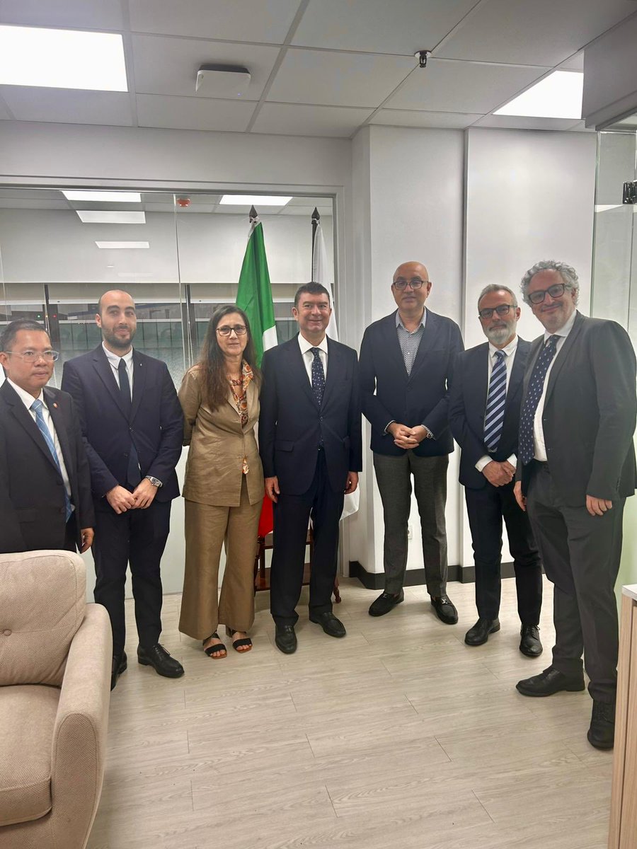 Italy in Indonesia tweet media