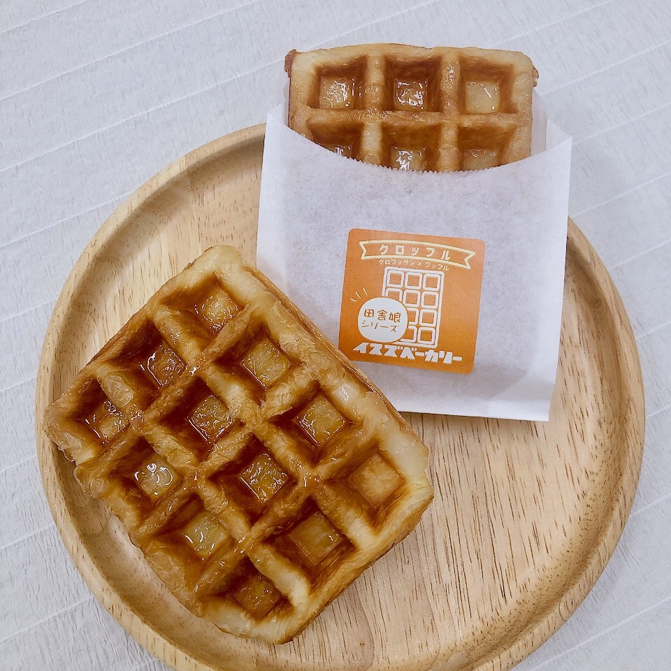 田舎娘のミルキークロッフル

1組5個限定の一番人気商品。「あわじミルキークロワッサン」の生地をワッフル型で焼き、表面にはこくのあるカソナードシロップをたっぷり。外はカリッと、中はしっとりとした食感も魅力です。

wkobe.jp/bread/20260208/

＃本日のパン