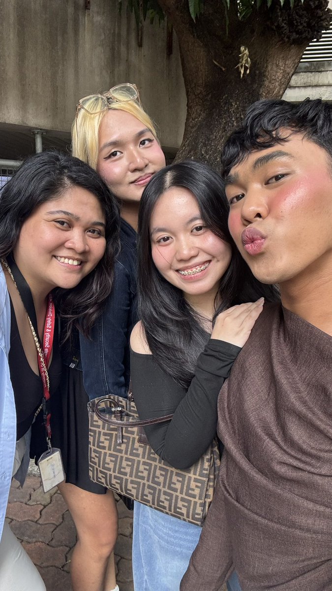 Ishyahgirl's tweet photo. famanalo admins with gio cabrera at the back lol hahahah

BRENT AS GIO CABRERA https://t.co/oITfFwmMJx