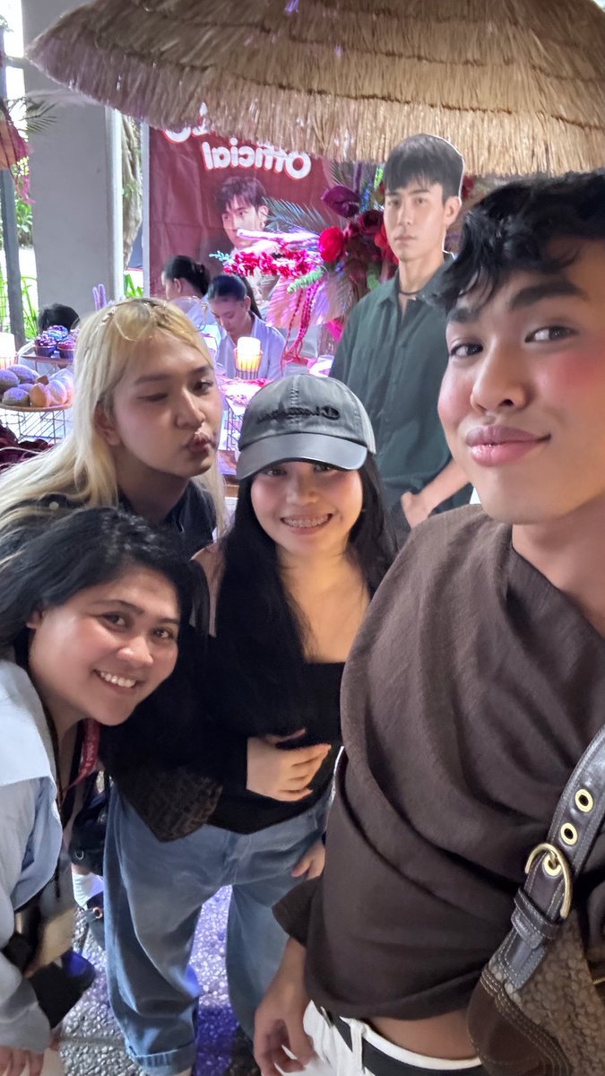 Ishyahgirl's tweet photo. famanalo admins with gio cabrera at the back lol hahahah

BRENT AS GIO CABRERA https://t.co/oITfFwmMJx