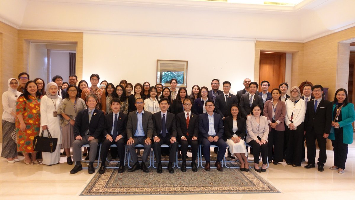 amb_japan_asean's tweet image. Delivered a remark at the gathering event for #IAI Attachment Officers (AO) Programme at my residence. This year, the AOs not only come from CLMV country, but also from Timor-Leste 🇹🇱.