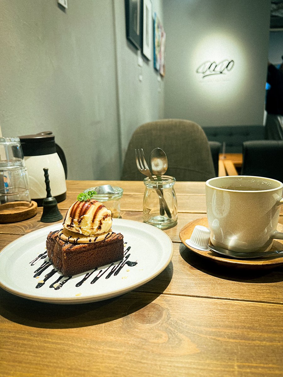 ntm_ptr's tweet photo. @cafe_dodo  ガトーショコラおいしいすぎた…(*ᵒ̴̶̷᷄Дᵒ̴̶̷᷅)
みんなの展示、4階もあってどちらもよかった〜行けてよかったァ… https://t.co/kBfqr32DV7