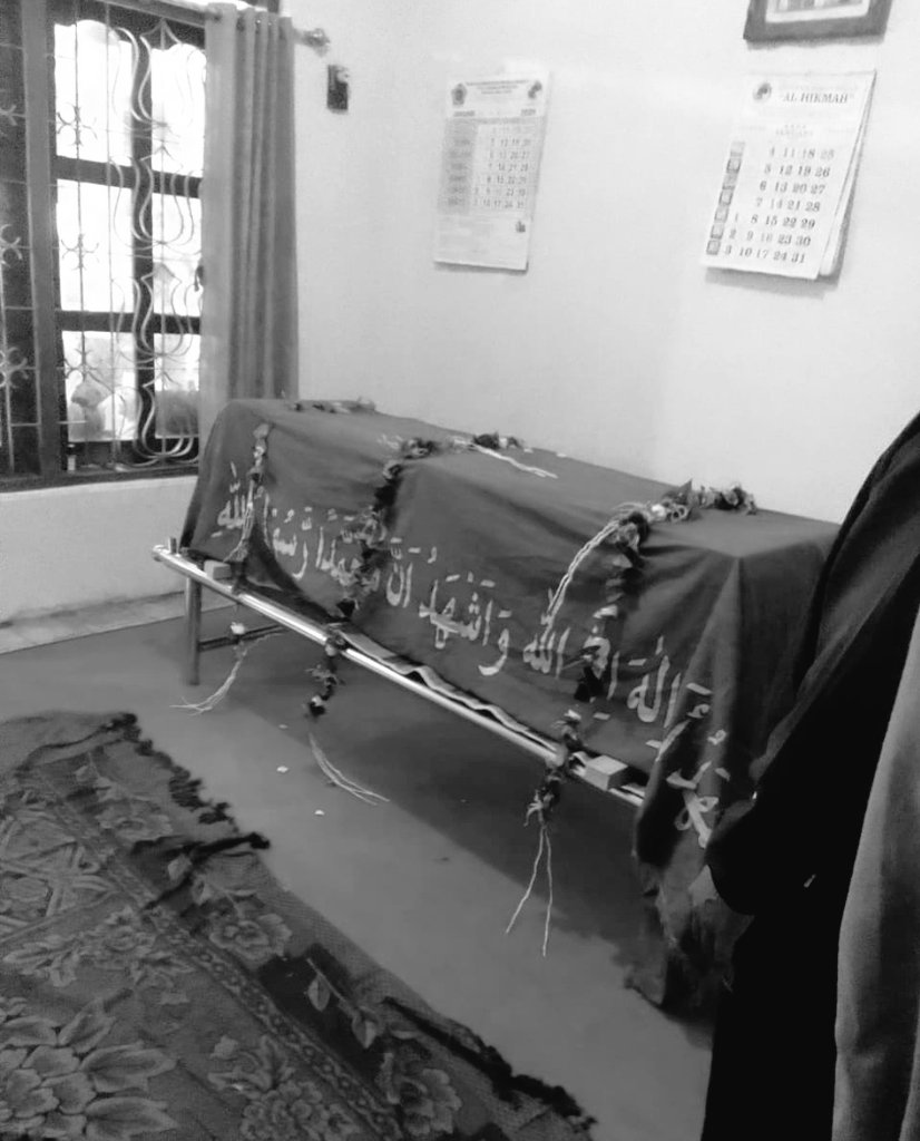 dimdummdamn's tweet photo. Sayang. Kamu udah gak sakit lagi ya. 
Aku adalah orang yg sangat beruntung, yang dicintai secara ugal-ugalan olehmu, sampai di akhir hayatmu. Al-fatihah @dahlahpusiing 🥀 https://t.co/PpFY56l3hx