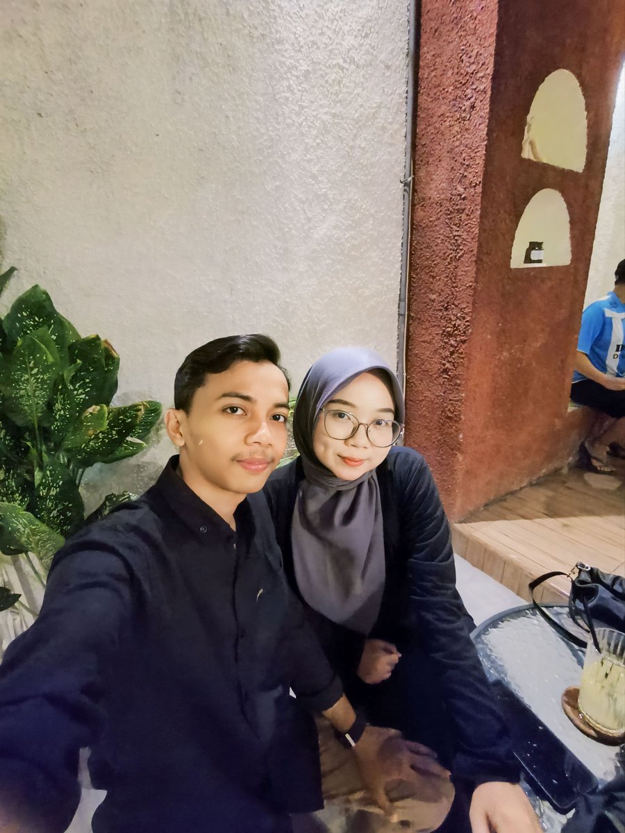 dimdummdamn's tweet photo. Sayang. Kamu udah gak sakit lagi ya. 
Aku adalah orang yg sangat beruntung, yang dicintai secara ugal-ugalan olehmu, sampai di akhir hayatmu. Al-fatihah @dahlahpusiing 🥀 https://t.co/PpFY56l3hx