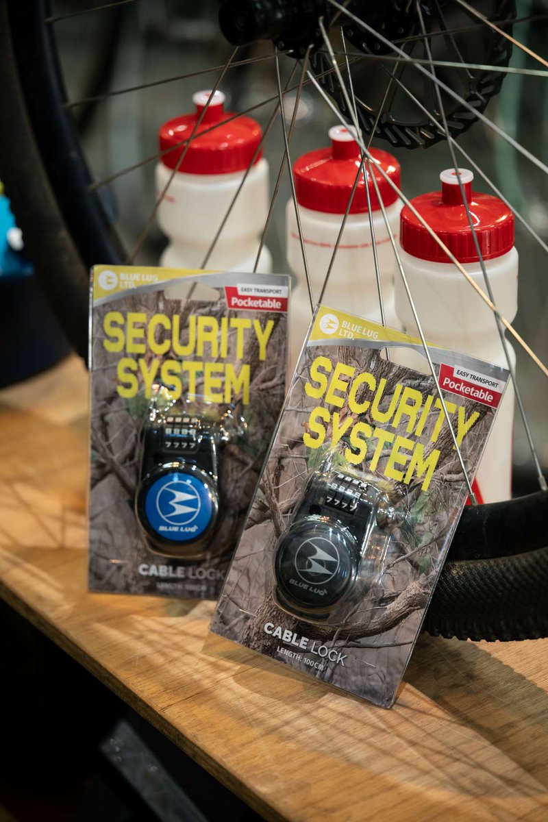 📱MOBILE LOCK🔒 / BLUELUG original 
バッグの中で嵩張らず携行性◎。ライド休憩や公園など短時間・目の届く距離ならこれでササっと施錠💪ワイヤーも約1mなので相方繋ぎしたらモテます。それこそ最強のセキュリティは、弛まぬ心。いかなる時も帯を締めておきましょう。押忍🥋
bluelug.com/blog/hatagaya/…