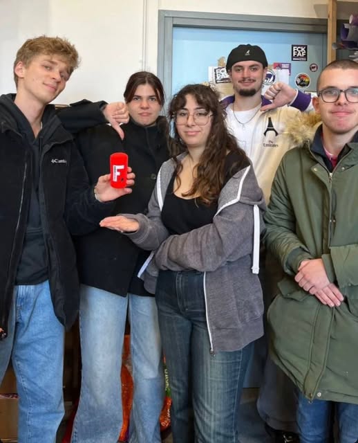 #Frontieres  Voici le visage des militants d'extrême gauche qui ont #agressé physiquement les journalistes du médias Frontières à l'université de #Caën Ils ont également cassé leur matériel sans raisons valables 
#Retweeté EN MASSE MERCI