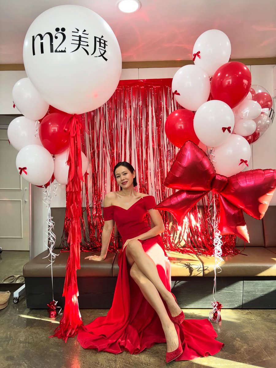 OMG! SON YEJIN IN RED ❤️