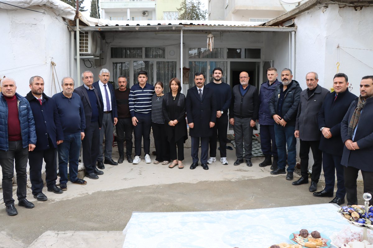 Kahtamegitim's tweet photo. İlçe Millî Eğitim Müdürümüz Sn. Lütfü Başli, Kaymakam Sn. Muhammed Üsame Soysal, İlçe Belediye Başkanı Mehmet Can Hallaç ve kurum amirleri ile birlikte, 6 Şubat depremlerinde hayatını kaybeden vatandaşlarımızın kıymetli ailelerini ziyaret etti. https://t.co/N45oKal1ht