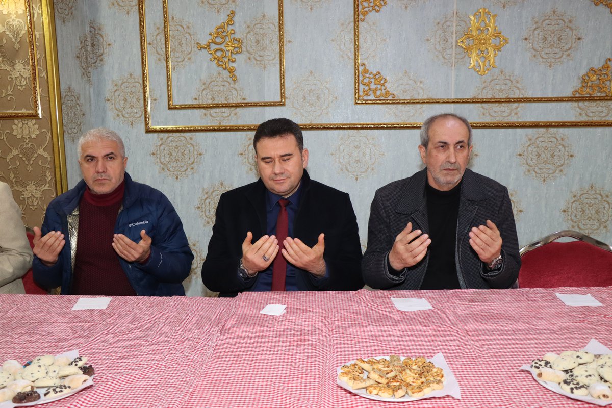 Kahtamegitim's tweet photo. İlçe Millî Eğitim Müdürümüz Sn. Lütfü Başli, Kaymakam Sn. Muhammed Üsame Soysal, İlçe Belediye Başkanı Mehmet Can Hallaç ve kurum amirleri ile birlikte, 6 Şubat depremlerinde hayatını kaybeden vatandaşlarımızın kıymetli ailelerini ziyaret etti. https://t.co/N45oKal1ht