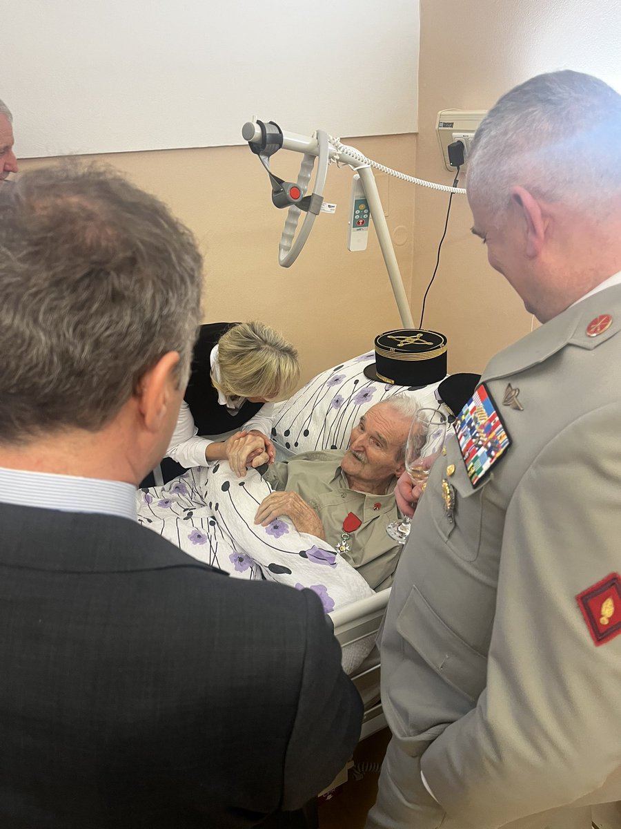 La France à Prague 🇫🇷🇨🇿 tweet media