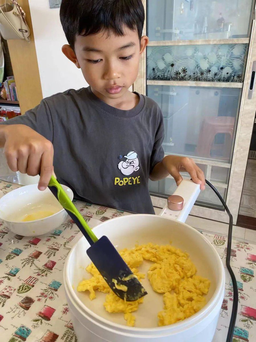 ma_asa218's tweet photo. Fresh u0026 Budget-Friendly Picks!  Grab crisp broccoli, ripe tomatoes, creamy avocados u0026 farm eggs—perfect for quick meals. Stock up at your local market! #GroceryHaul #FreshEats https://t.co/twpTRG6Jm6