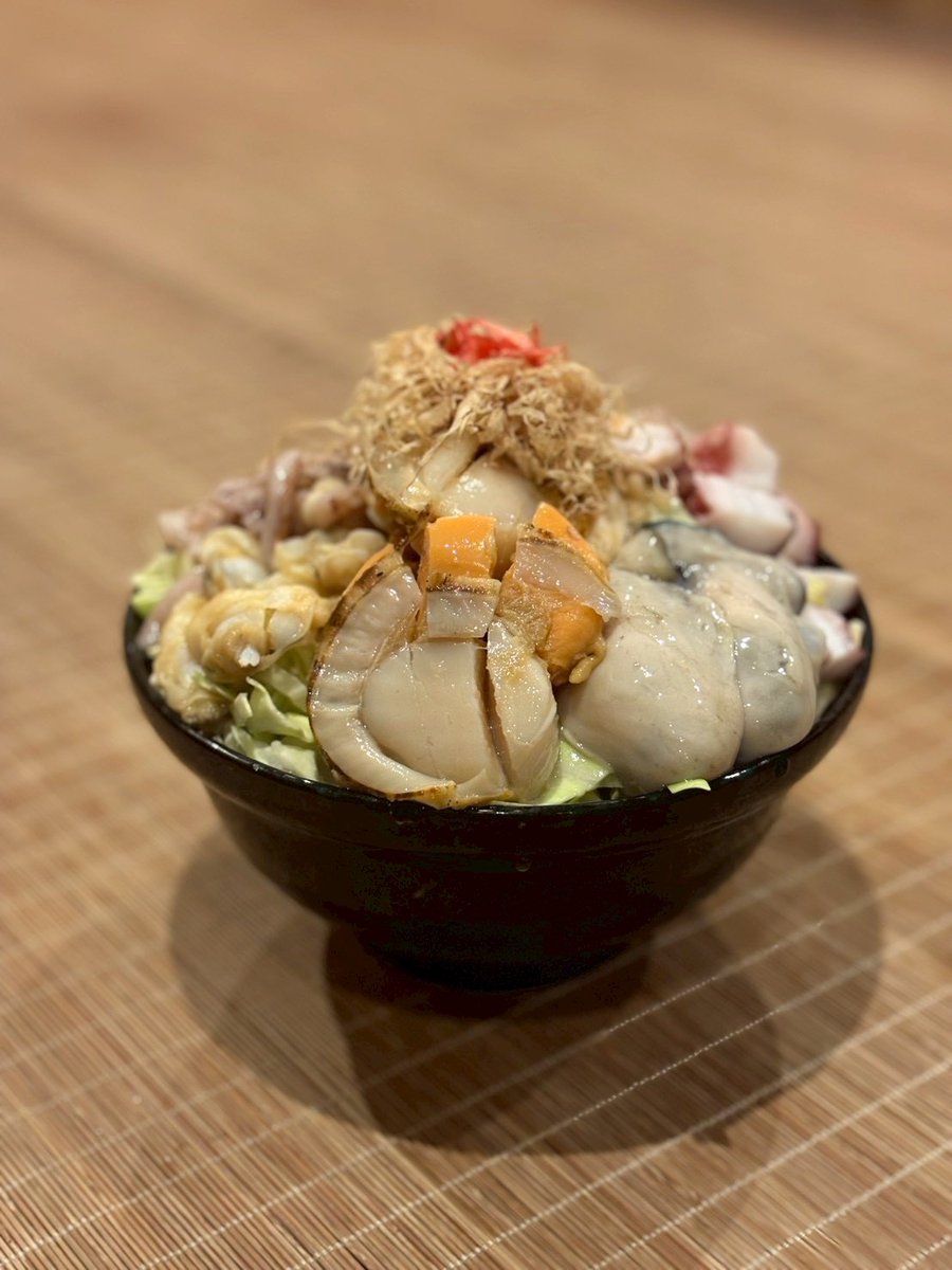 第人気だった月島もんじゃコラボからあげクン、再販されてました😳✨
おしおの第人気メニュー｢海スペシャル｣を彷彿とさせる海鮮の旨みがぎゅっと詰まっていてめちゃくちゃ美味しいです！
見つけたら即ゲットしてみてください ローソンで月島気分、味わってみてくださいね〜！