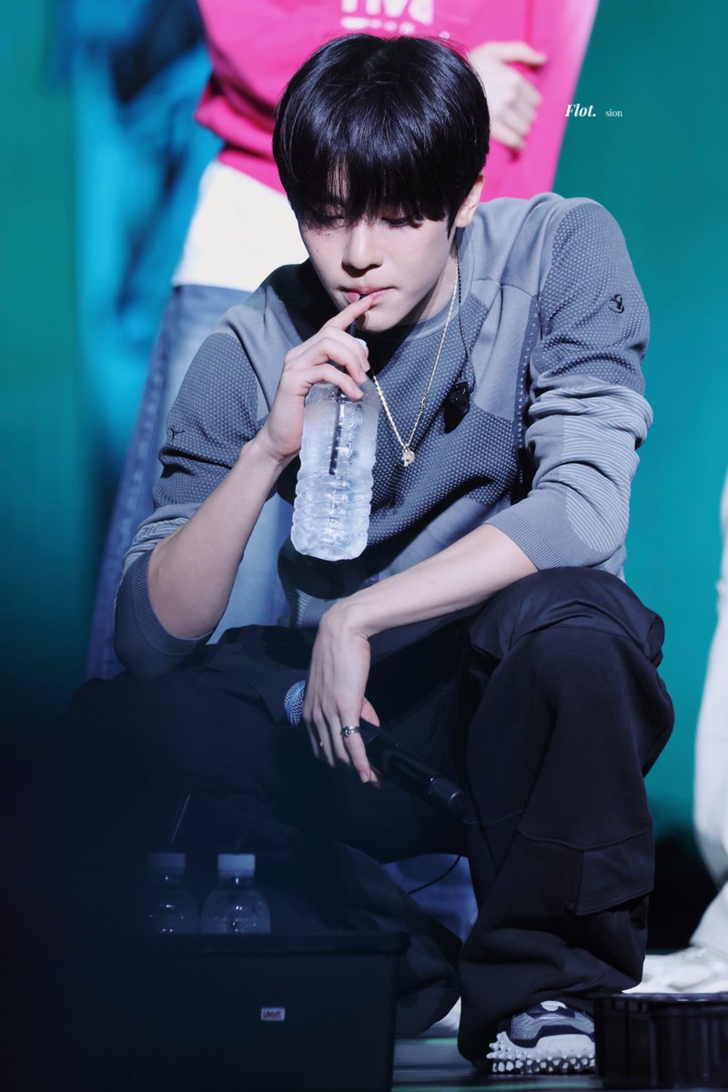 𝐹𝑙𝑜𝑡. tweet media