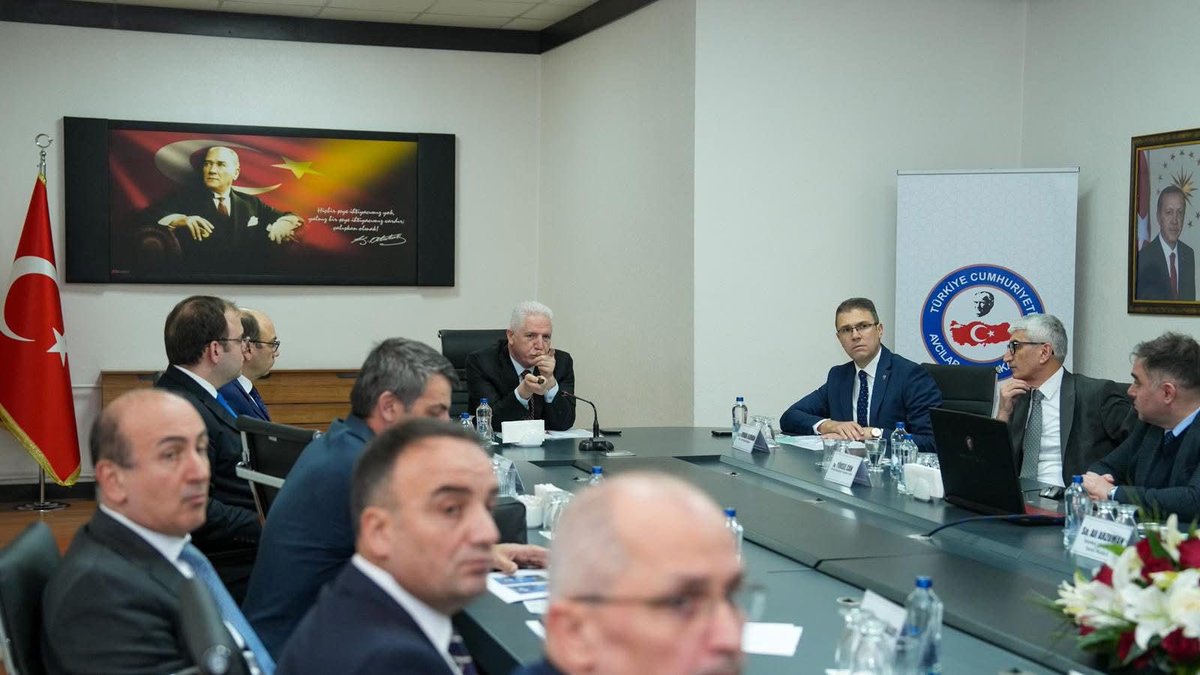 ibrahimulusoytr's tweet photo. İstanbul Valimiz Sn. Davut Gül Başkanlığında; Murat Kölük Devlet Hastanemiz ve İstanbul Üniversitesi Cerrahpaşa Kampüsü’ne inşa edilecek Diş ve Kardiyoloji Hastaneleri otopark planlaması toplantısı düzenlendi. https://t.co/tNCeRqhQSt