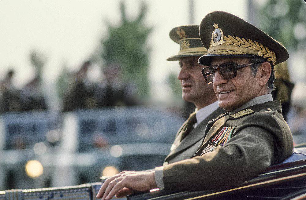 iran_krd's tweet photo. هزاران افسوس که تکرار نخواهی شد...

#KingRezaPahlavi 
#IranMassacre https://t.co/f8nUGJNnVy