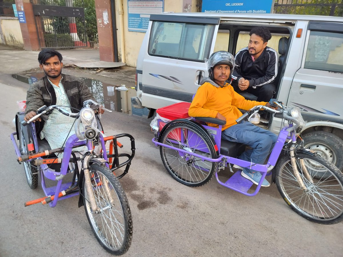 StudentUnionBBK's tweet photo. क्रांतिकारी इस्तक़बाल साथियों,
स्टूडेंट यूनियन बाराबंकी के एडमिन मो० शोएब व साथियों के अथक प्रयासों से चलने-फिरने में असमर्थ दिव्यांग साथियों को इलेक्ट्रिक साइकिल मिली। यह पहल केवल सहायता नहीं, बल्कि स्वावलंबन, सम्मान और संवेदना से भरा सामाजिक परिवर्तन है।
#Disability https://t.co/BeJ0MkoQm1