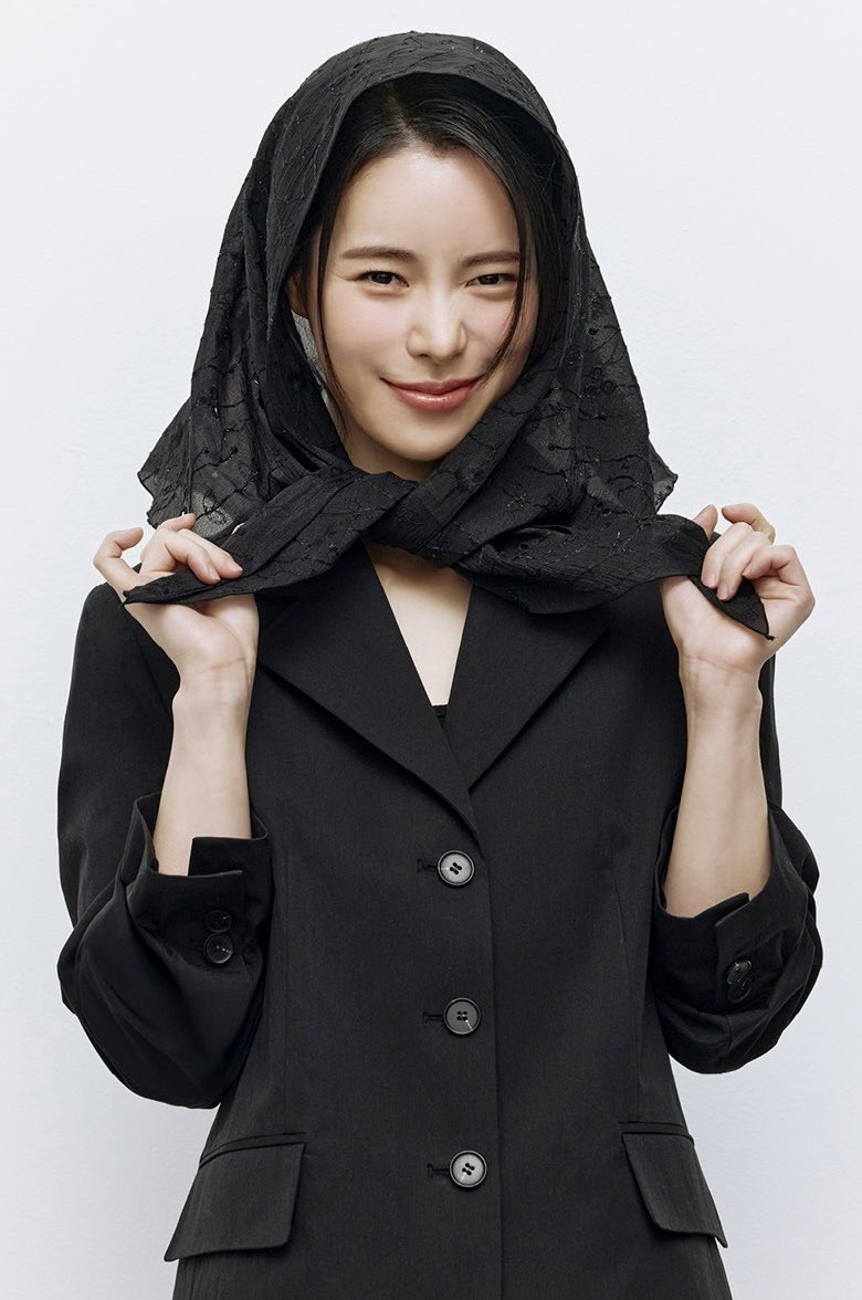 limjiyeonpics's tweet photo. ๐ธ๐น Lim Jiyeon for The AtG 2026 Spring Collection
#LimJiyeon #์์ง์ฐ
#๋์ฃ์ง #TheATG https://t.co/AzwBTBTVMh