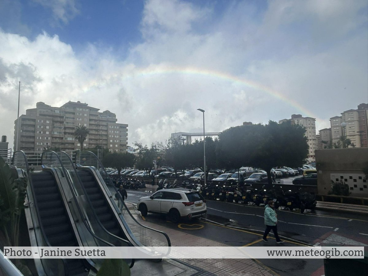 cluck_i's tweet image. #Gibraltar - 06/02 - some beautiful #rainbows 🌈 😍 have been popping up this morning and snapped by our MeteoGib followers - this one with thanks to Janine Suetta.