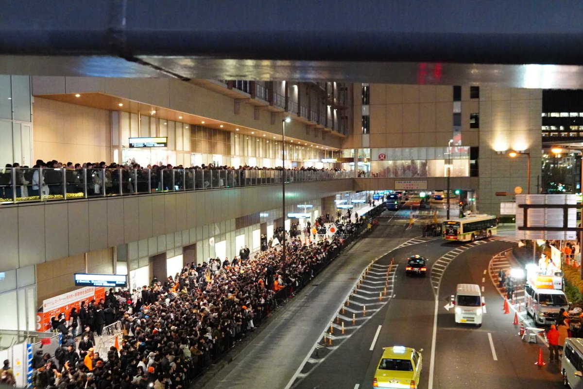 jinkamiya's tweet photo. ラスト　梅田での街頭演説には
3000人近い聴衆が集まってくださいました。参議院議員選挙の時と同じくらいの勢いです。
あと1日全力で戦います。

https://t.co/PmMrqiCbqW https://t.co/6UWfmOZHTw