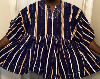 FUN FACT FRIDAY ⚔️🧵

The fugu didn’t start as fashion.
It started as war gear.

Originally worn in Northern Ghana, the garment was known as fugu, a word derived from the Moshi language meaning cloth. Among the Dagomba, it is called bingba.

When the garment entered Asante
