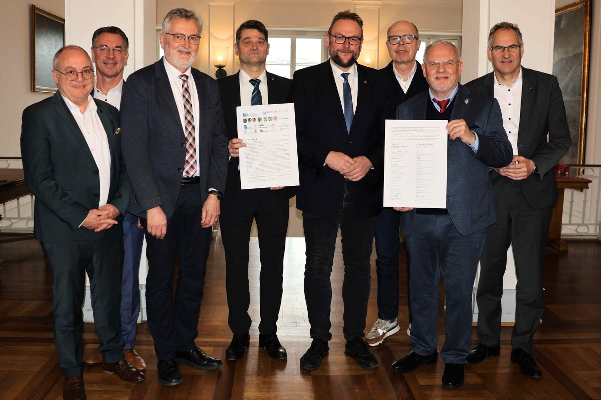 Landauer Erklärung: Jugendhilfe und Kirchen der Pfalz fordern bessere Kita-Finanzierung

Jugendhilfe &amp; Kirchen der Pfalz fordern in Landauer Erklärung mehr Landesmittel &amp; klare Rahmenbedingungen für Kita-Finanzierung. Trägervielfalt in Gefahr!

pirmasens.de/leben-in-ps/bu…