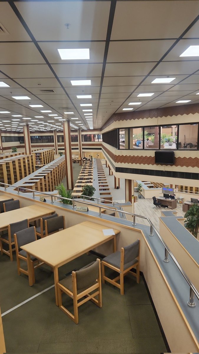 massoudah's tweet photo. مكتبه جامعه القصيم أثناء زيارتي للجامعه مكتبه مميزه بمعنى الكلمه في التصميم والمحتوى هنيا لكم جامعه القصيم بالمكتبه الرائعه https://t.co/g1h0xxOKui