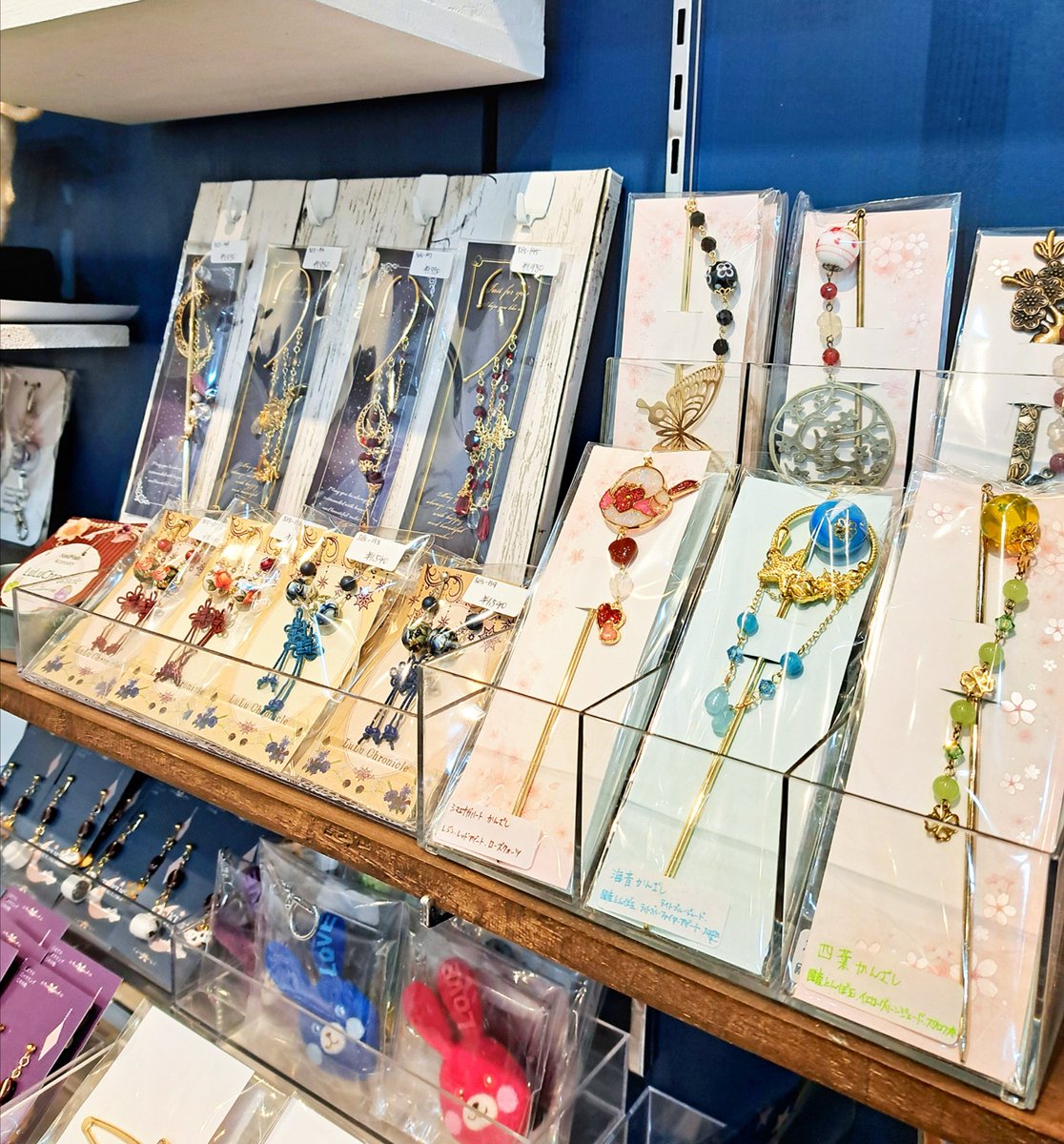 ︎🌟︎特別企画🌟

いよいよ103も明日2/7(土)よりリニューアルOPENしますが、今回 #桜フェスF にご参加の作家さまの「桜作品以外」の作品達が何ブランドか並びます✨✨

2月新規作家さまや新作もたくさん並びましたので、今年はいつも以上に常設103本店の方と合わせてご覧下さい！✨

#はこみっつ