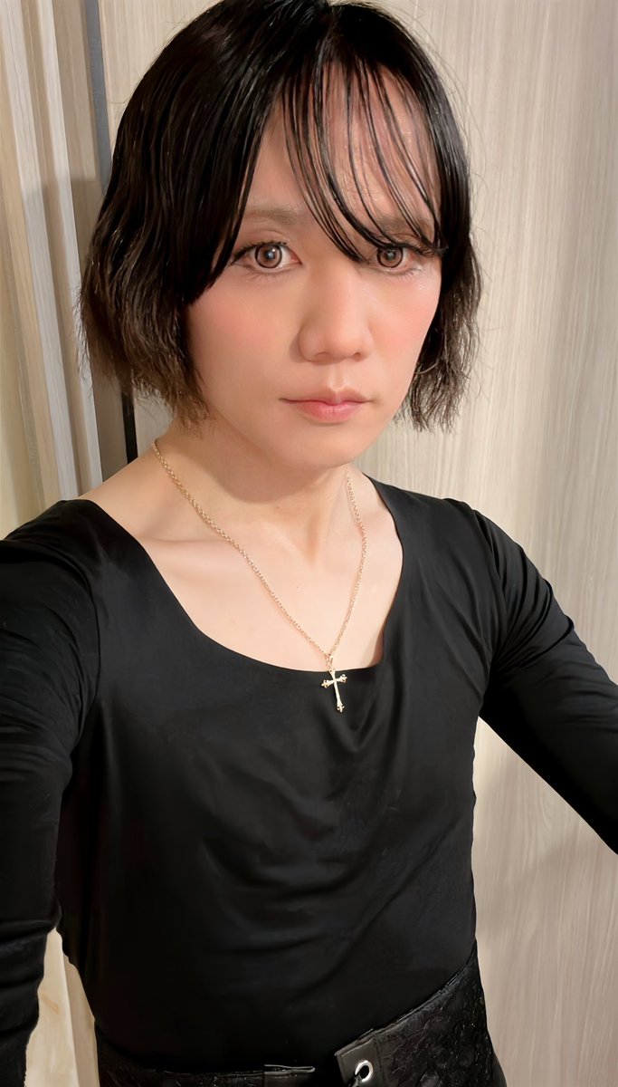 女装ちゃうで❕これはメイク男子やで❕その証拠におっぱいないやろ❕