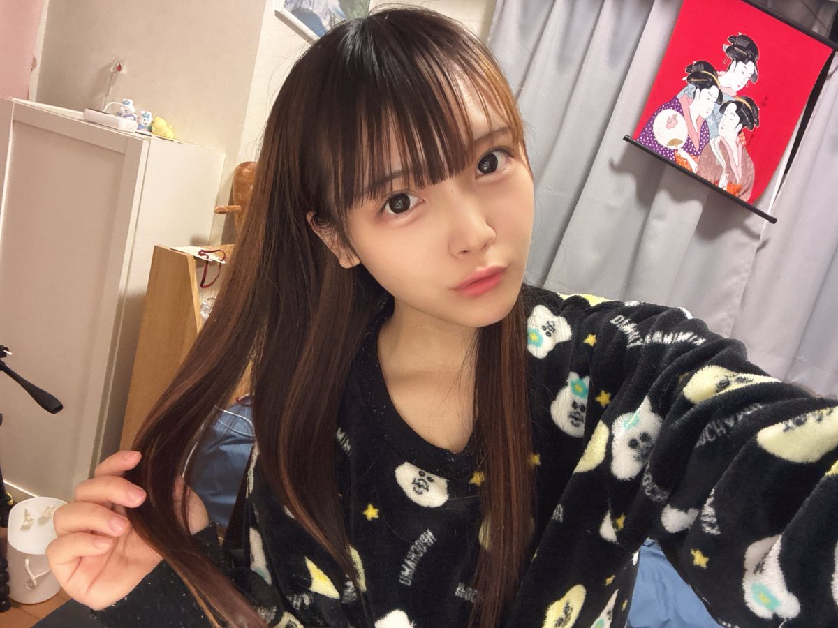 mia_20041103's tweet photo. 今日はおうちでレコーディング🎤🎧したり、動画編集したり、少し撮影したり、色々やってます💪🏻✨

作業Dayなので、めちゃくちゃ顔薄いけど、自撮りしてみたので載せますദ്ദിට⩊ට⸝⸝

あしたも作業Dayになりそうです🫶🏻🍒

#高橋未亜 #ちゃんみ https://t.co/FfsthHwXBD