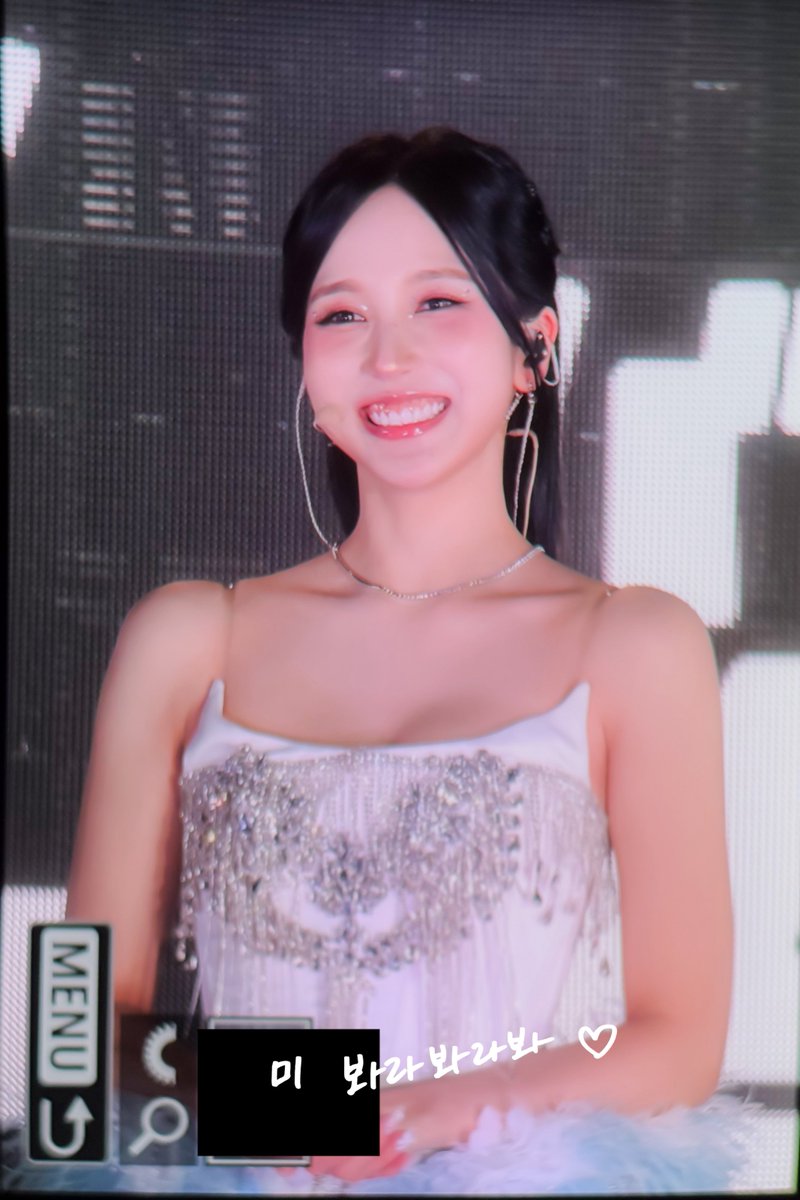 Look At Mi tweet media