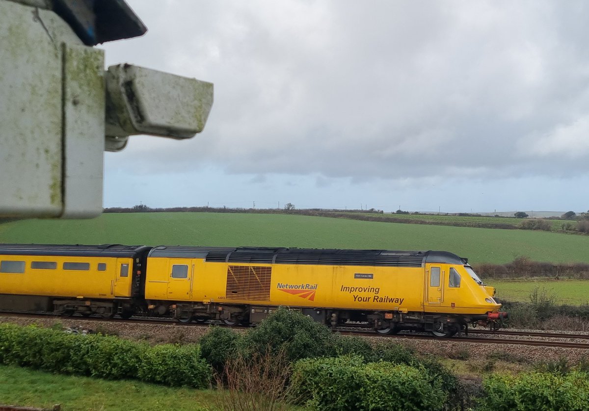 The full flying banana 🍌 just on its way down to Penzance
