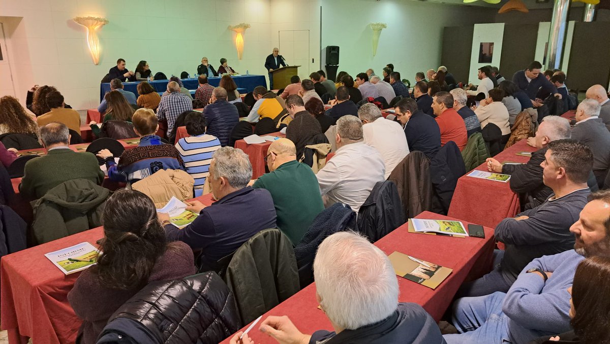 En marcha o Comité Nacional Galego de Unións Agrarias-UPA. Case un cento de persoas delegadas acreditadas para analizar e valorar a actividade e a folla de ruta da organización