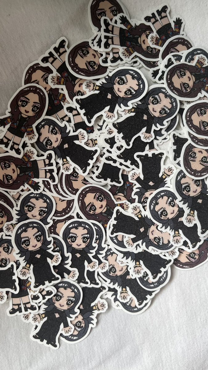 ｡ﾟﾟ･｡･ﾟﾟ｡ 
ﾟ。 evacious roast freebies!!! 💜❤️
　ﾟ･｡･ﾟ

hi! i’ll be giving away evacious photo strips and stickers. see you sa 14 guys! 💗

willing din ako makipag-trade hehehez dm niyo lang me hindi ako nangangagat 😝