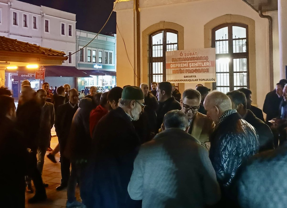 rektorsaribiyik's tweet photo. Sakarya Kahramanmaraşlılar Topluluğu tarafından Orhan Camii'nde düzenlenen 6 Şubat Kahramanmaraş Deprem Şehitleri Hatim Programı'na katıldık.

Bu anlamlı buluşmayı organize ederek şehitlerimize dua etmemize ve bir araya gelmemize vesile olan hemşehrilerime teşekkür ediyor, şehitlerimizi rahmetle anıyorum.