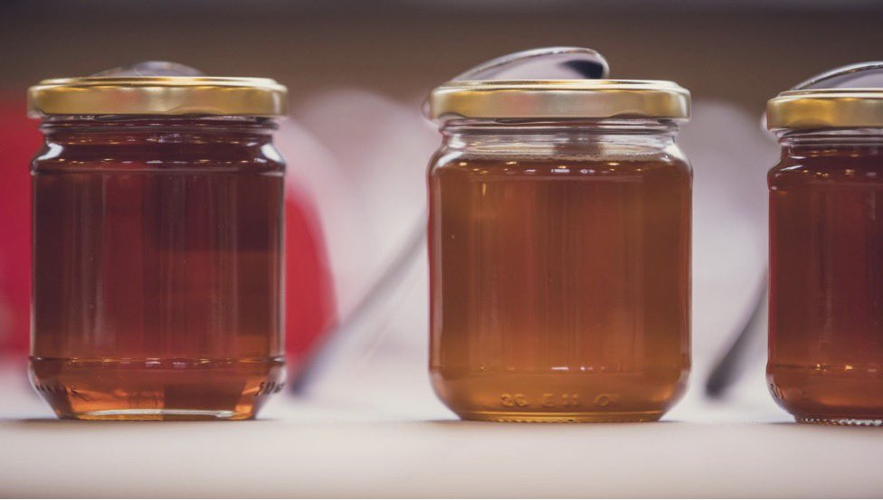 #Miel🍯🍯🍯
La Guadeloupe décroche 4 médailles au concours des miels de France 2026. 
2 or 🥇pour Esaïe Guillaume (miel tropical rare (tandakayou) + miel tropical foncé)
1 🥈argent pour Joël Saman et 1 🥉bronze pour Marcel Rupaire (miel tropical clair)
#Apigua
<a href="/guadeloupela1e/">Guadeloupe la 1ère</a>